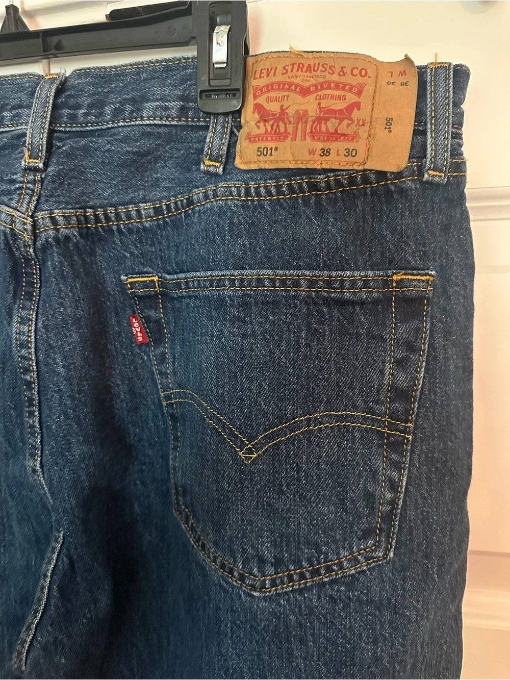 Levi’s 501 Classic Men's Jeans in Dark Blue w/ Button Fly - 38/30